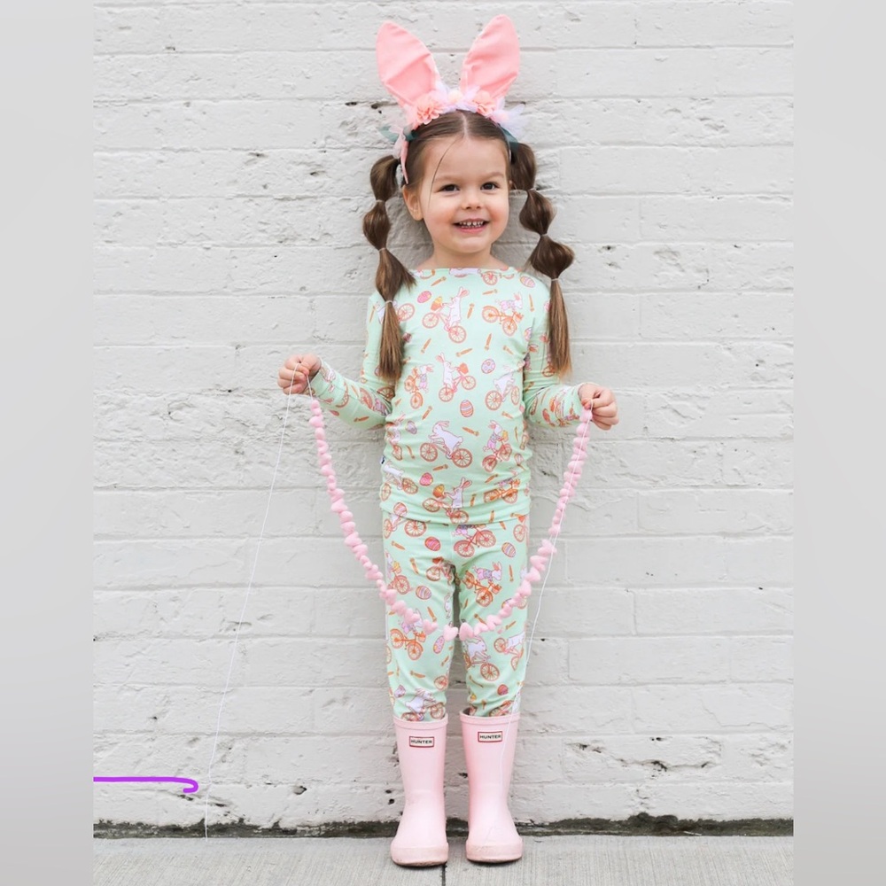 Kiki and Lulu Here comes Peter cotton tail bamboo pajamas 5-6